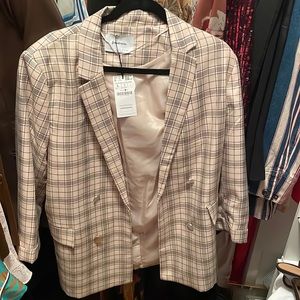 Stradivarius blazer ! So cool for a tank and jeans or for a tank and leggings!